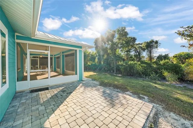 a view of a backyard with garden