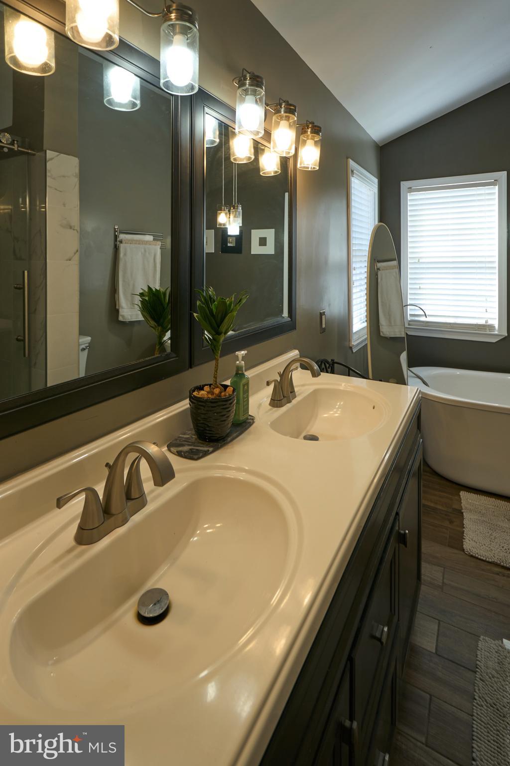8905 Springview Road Philadelphia, PA 19115 - Photo 41 of 59 Primary Bath
