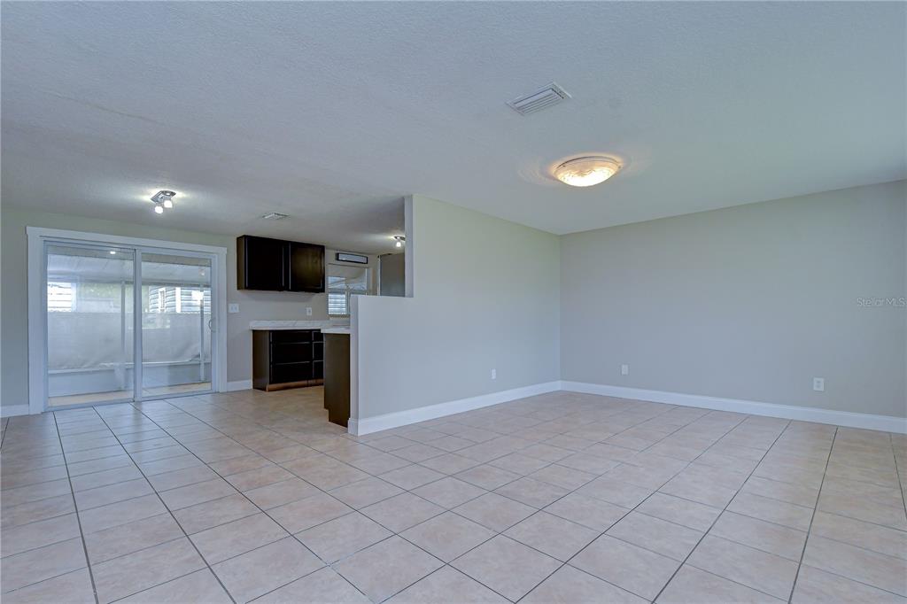 204 7th Street Southwest Ruskin, FL 33570 - Photo 4 of 20