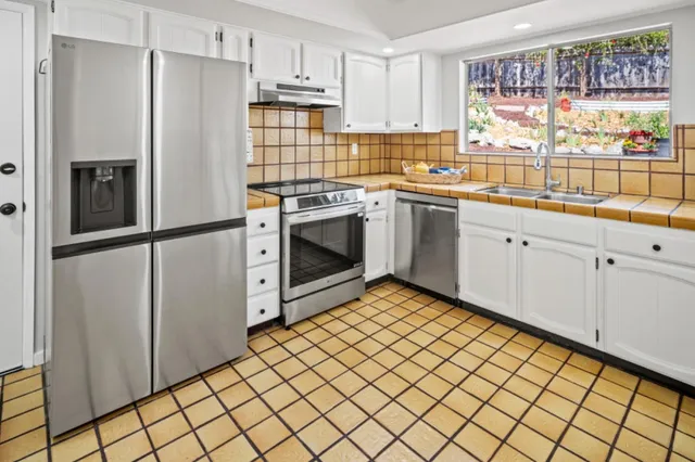 $1,199,000 | 5 Stratford Place, Monterey, CA 93940