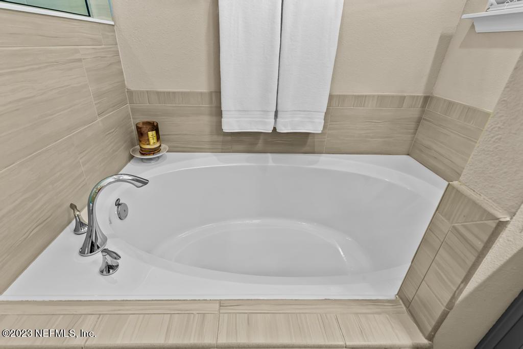 87 Silver Reef Lane St. Augustine, FL 32095 - Photo 20 of 38 PRIMARY SOAKING TUB