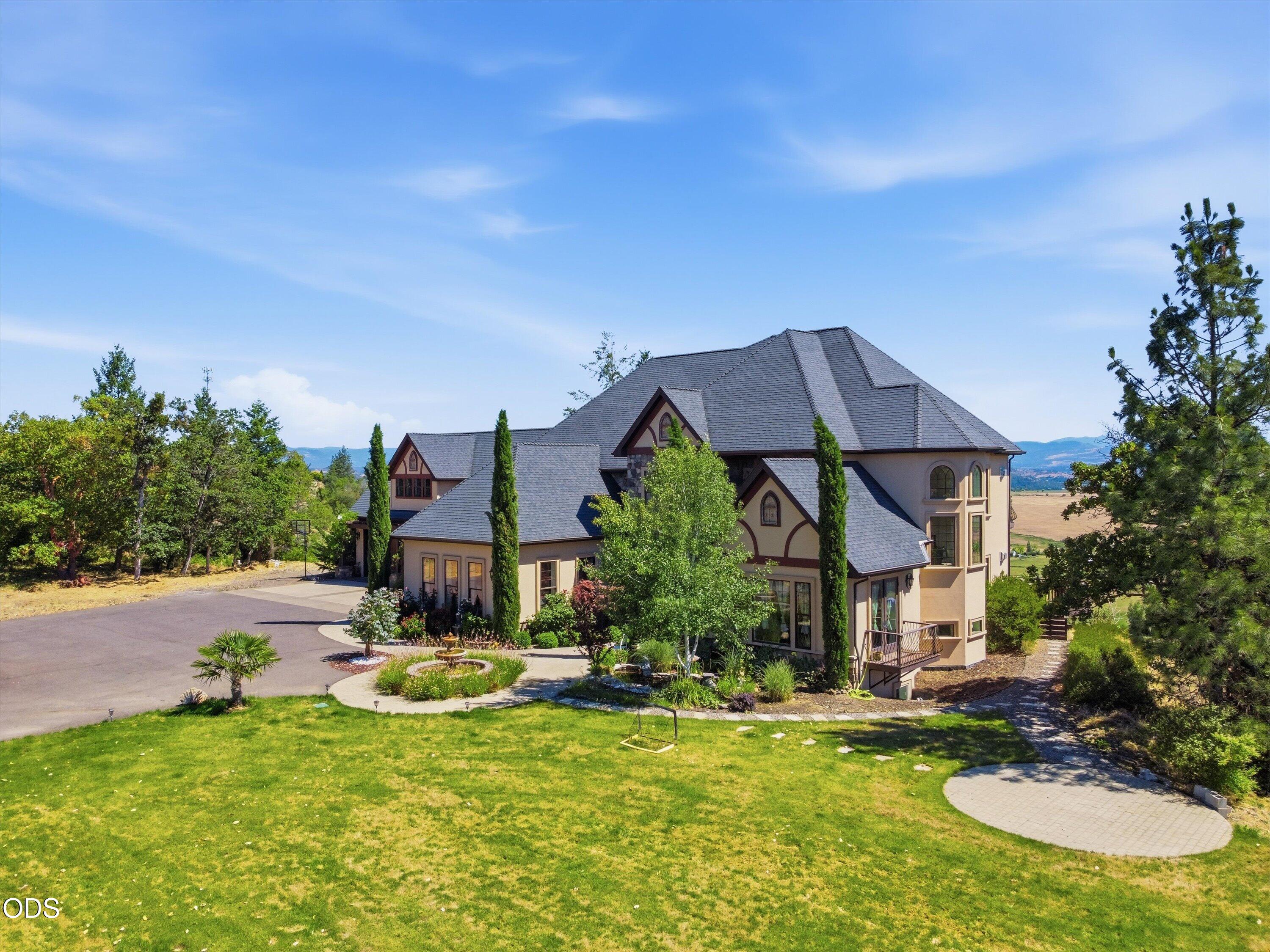 15202 Richards Way Eagle Point, OR 97524 - Photo 4 of 129