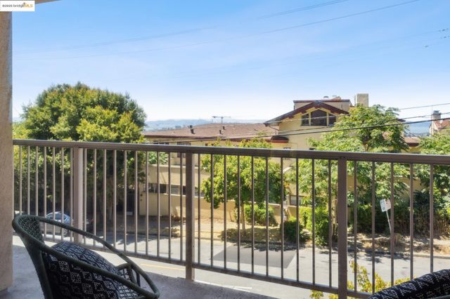 $810,000 | 2 Panoramic Way, Unit 105, Berkeley, CA 94704