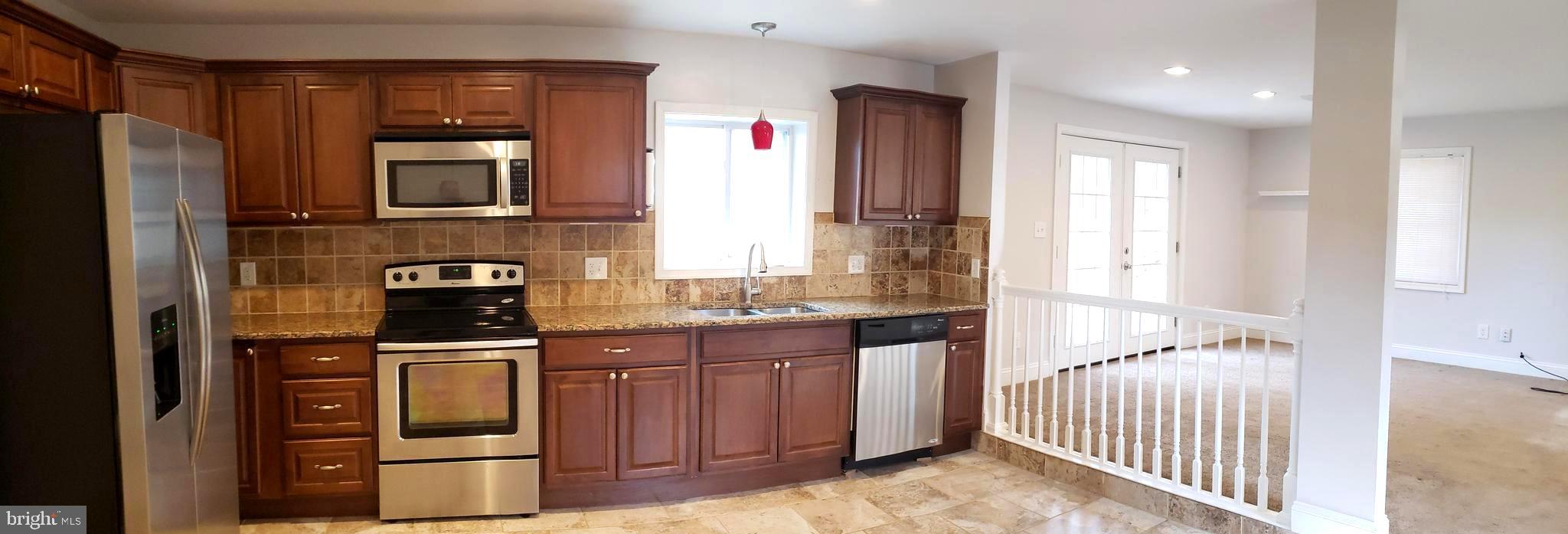 121 Talbot Road Stevensville, MD 21666 - Photo 2 of 12 Wonderful large kitchen