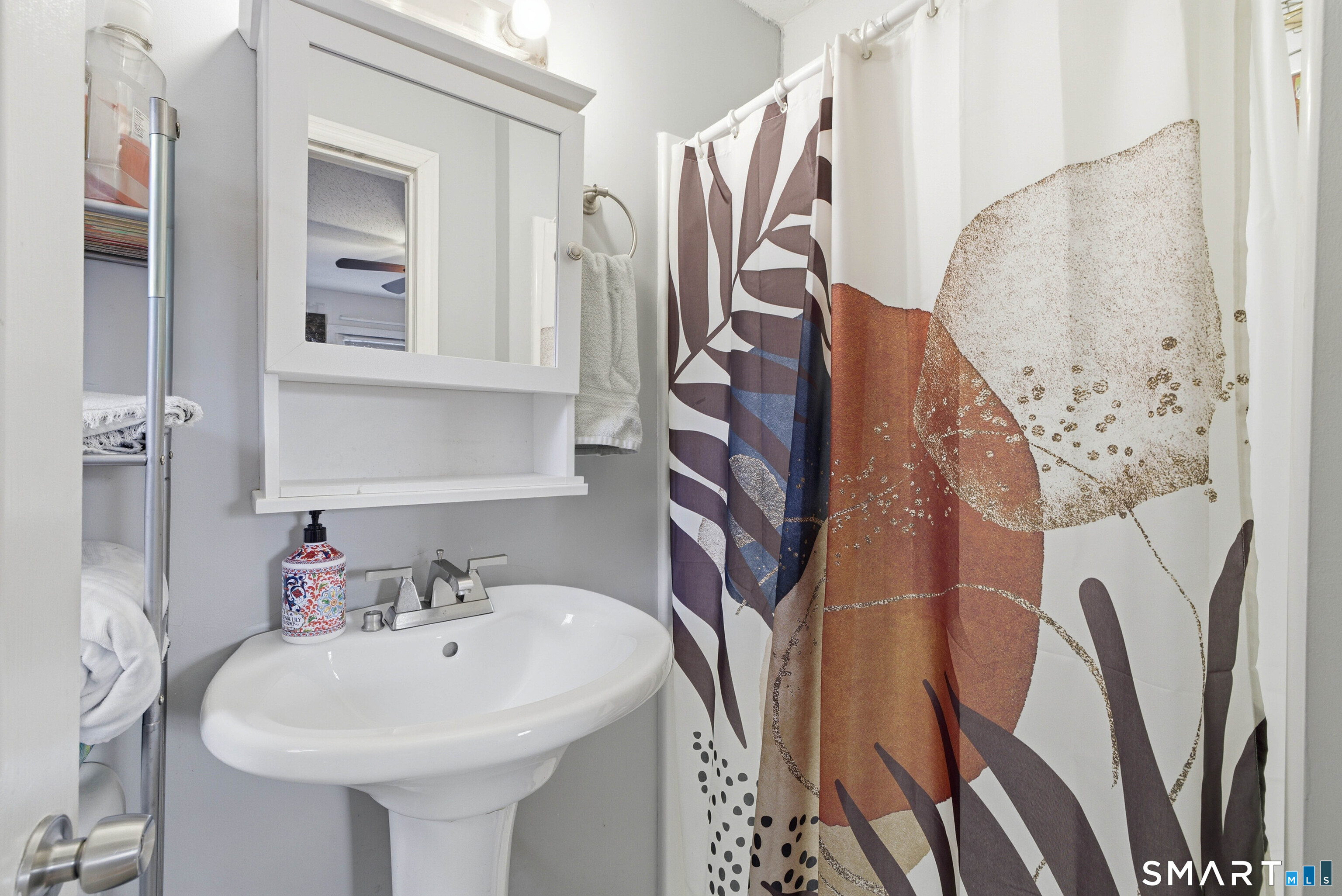 4 Pequot Road Montville, CT 06382 - Photo 11 of 40