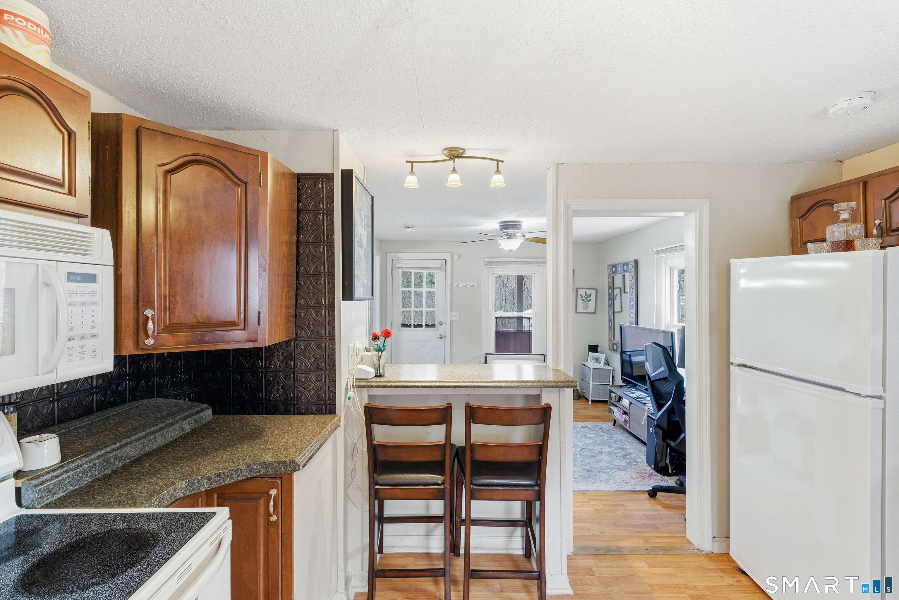 4 Pequot Road Montville, CT 06382 - Photo 10 of 40