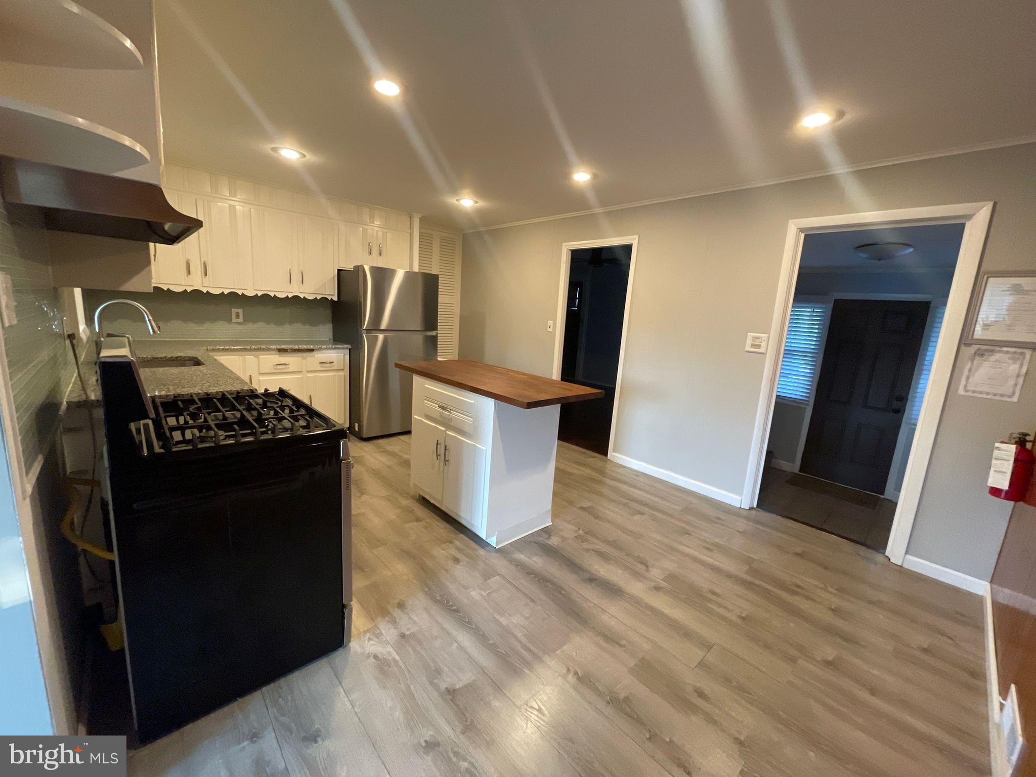895 Lower Ferry Road Ewing, NJ 08628 - Photo 8 of 25