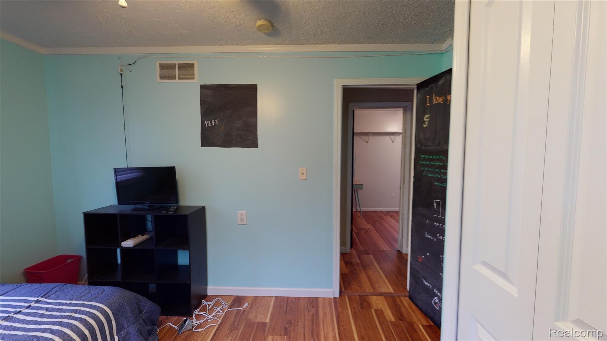 1883 Decker Road Walled Lake, MI 48390 - Photo 19 of 27 1883 Decker Road interior 18.jpg