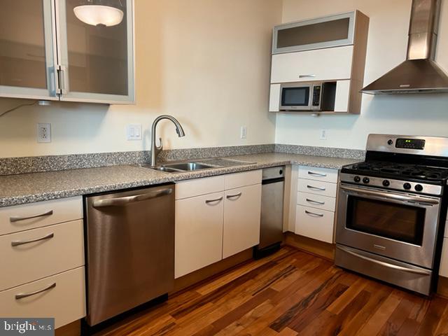 105 South 18th Street, Unit 4A Philadelphia, PA 19103 - Photo 8 of 18 Kitchen