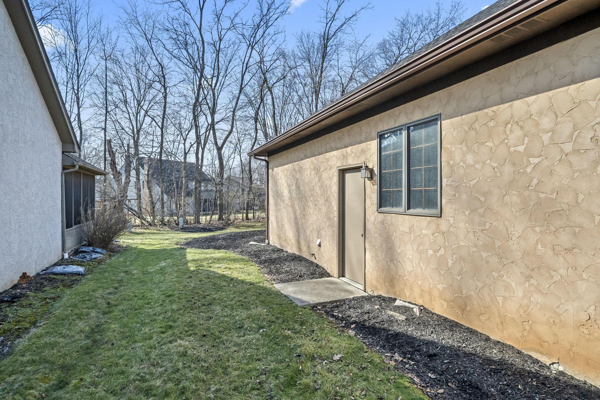 269 Ridge Side Drive Powell, OH 43065 - Photo 55 of 61 side of yard