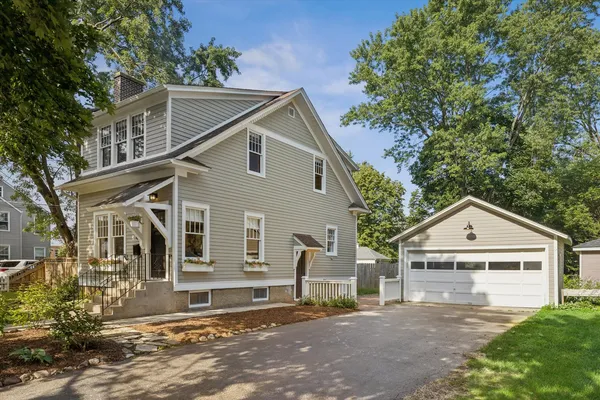 $625,000 | 84 South Caroline Street, Crystal Lake, IL 60014