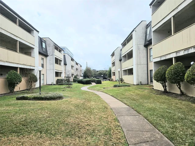 $89,900 | 8421 Hearth Drive, Unit 21, Houston, TX 77054