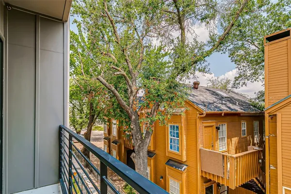 $3,100 | 6028 Lewis Street, Unit 202, Dallas, TX 75206