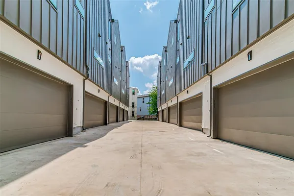 $3,100 | 6028 Lewis Street, Unit 202, Dallas, TX 75206