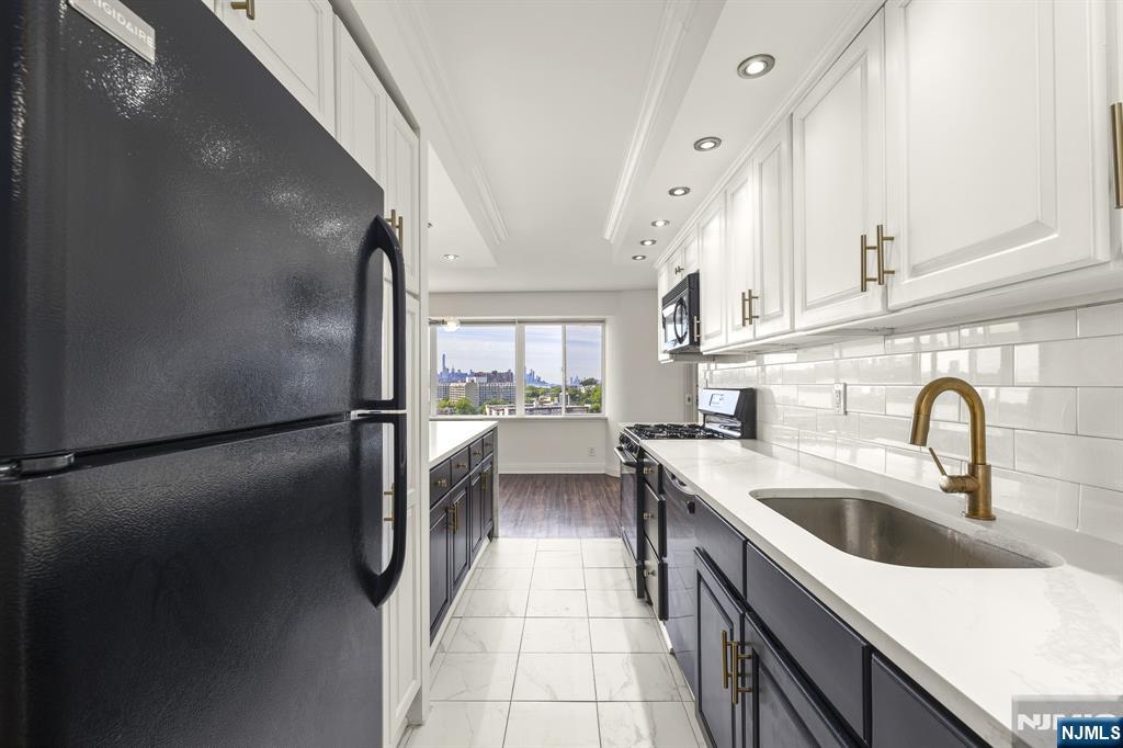 1203 River Road, Unit 10L Edgewater, NJ 07020 - Photo 13 of 26