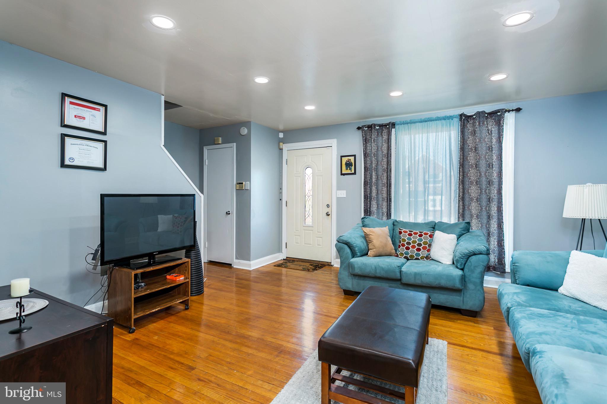917 Masefield Road Baltimore, MD 21207 - Photo 4 of 17 Living Room