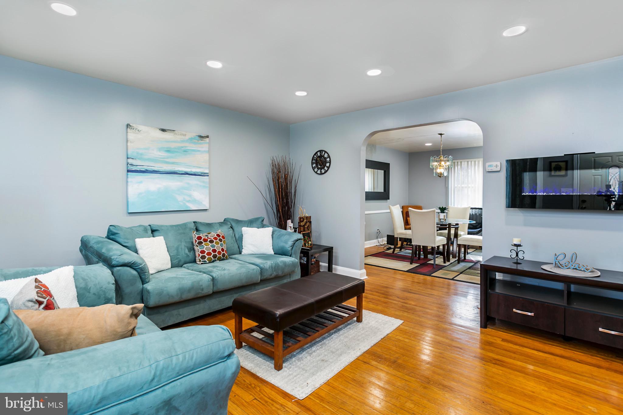 917 Masefield Road Baltimore, MD 21207 - Photo 5 of 17 Living Room