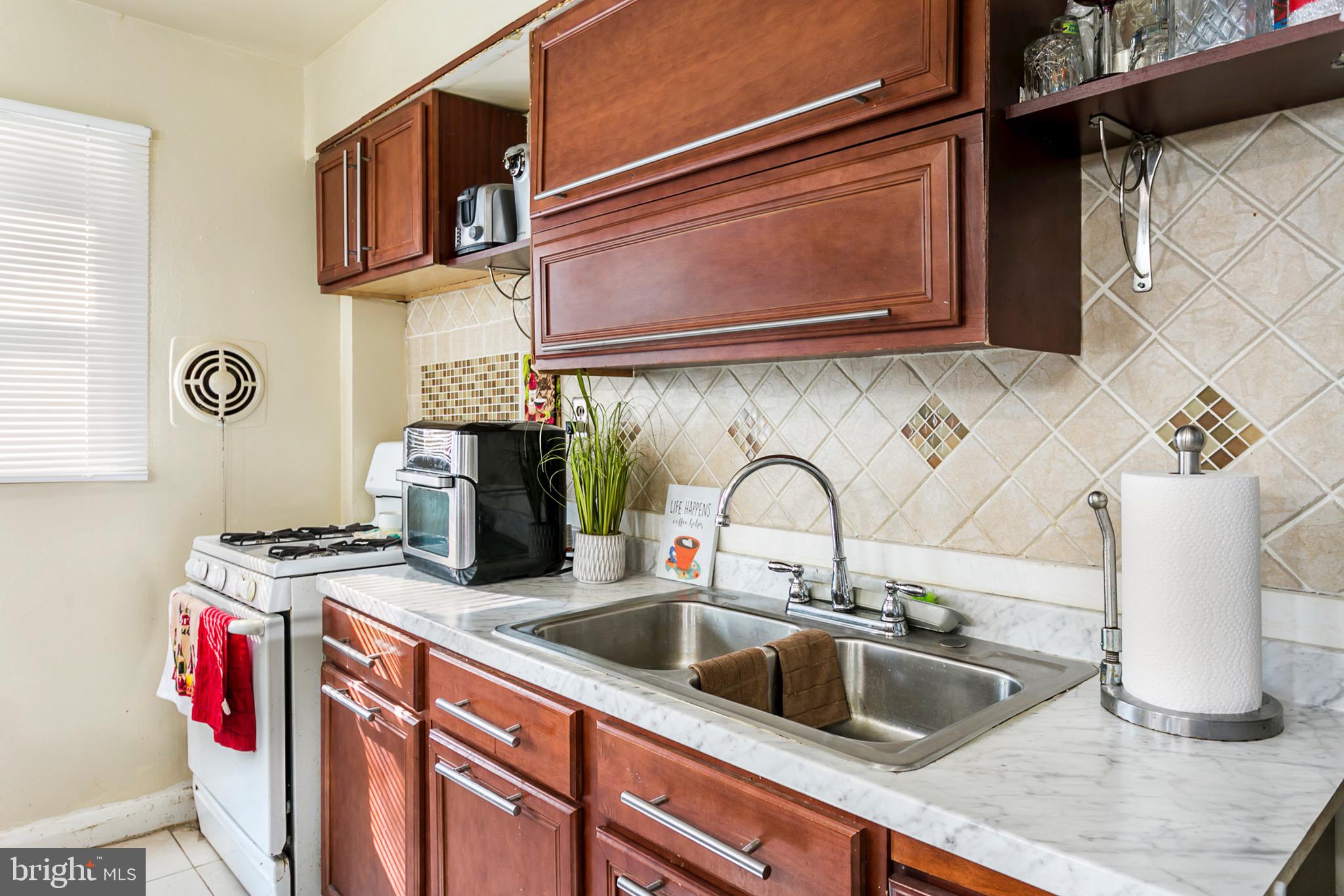 917 Masefield Road Baltimore, MD 21207 - Photo 8 of 17 Kitchen