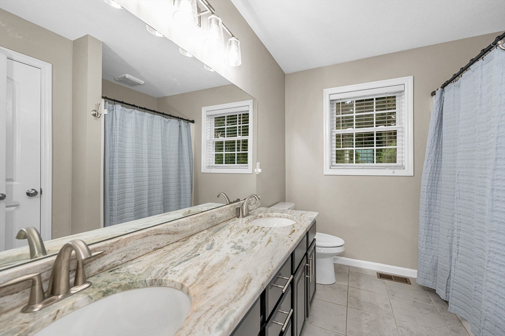 61 Saddle Road Dracut, MA 01826 - Photo 20 of 40