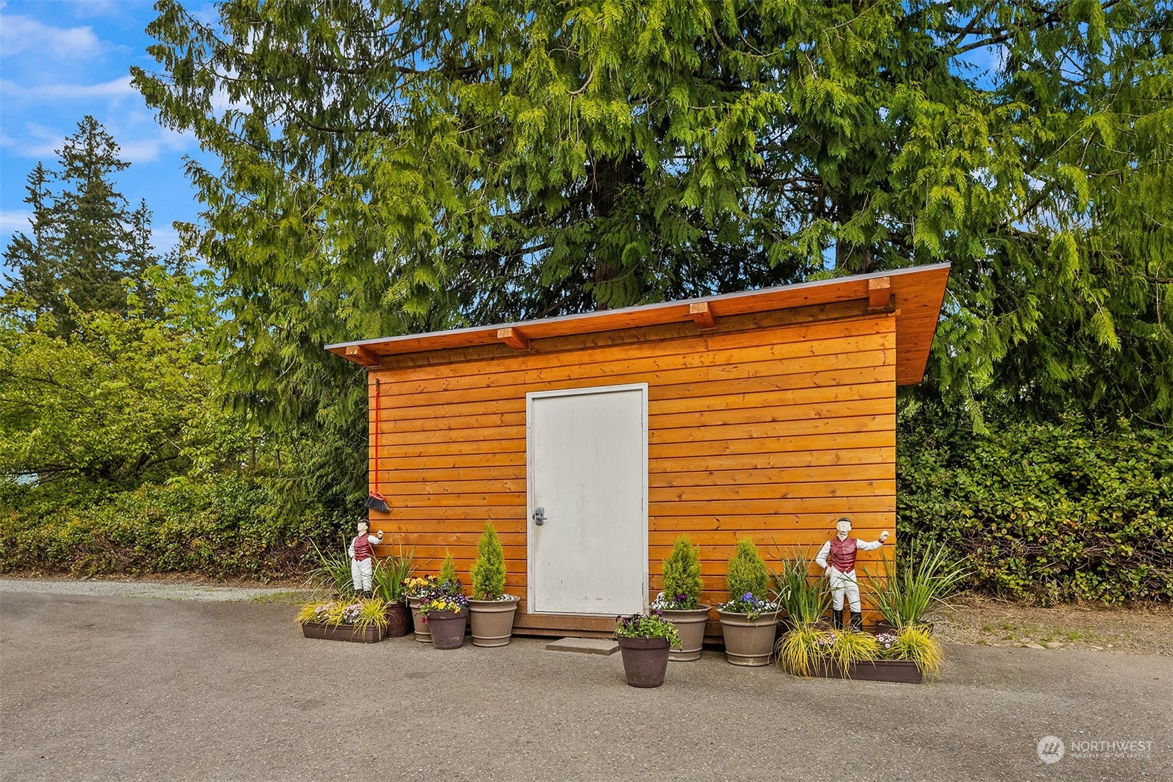 24221 Northeast Union Hill Road Redmond, WA 98053 - Photo 37 of 40 a backyard of a house with table and chairs
