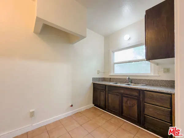 $1,600 | 504 South Rampart Boulevard, Unit 26, Los Angeles, CA 90057