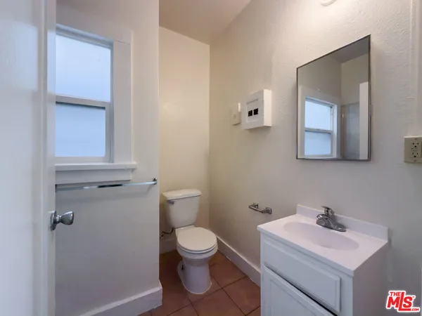 $1,600 | 504 South Rampart Boulevard, Unit 26, Los Angeles, CA 90057