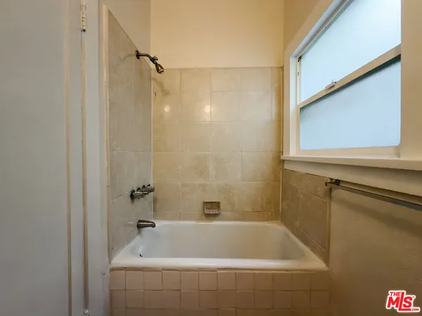 $1,600 | 504 South Rampart Boulevard, Unit 26, Los Angeles, CA 90057