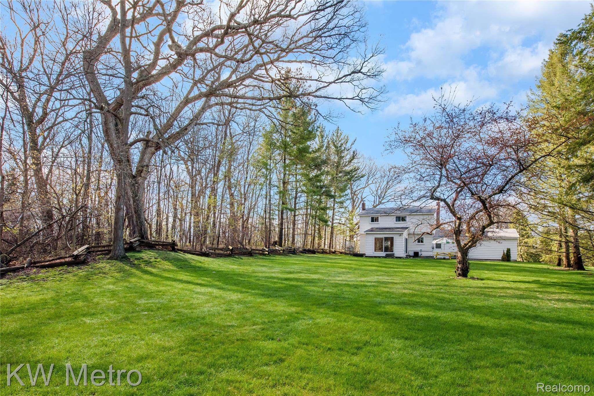 5000 Commerce Road West Bloomfield, MI 48324 - Photo 20 of 20 DSC_4475.jpg