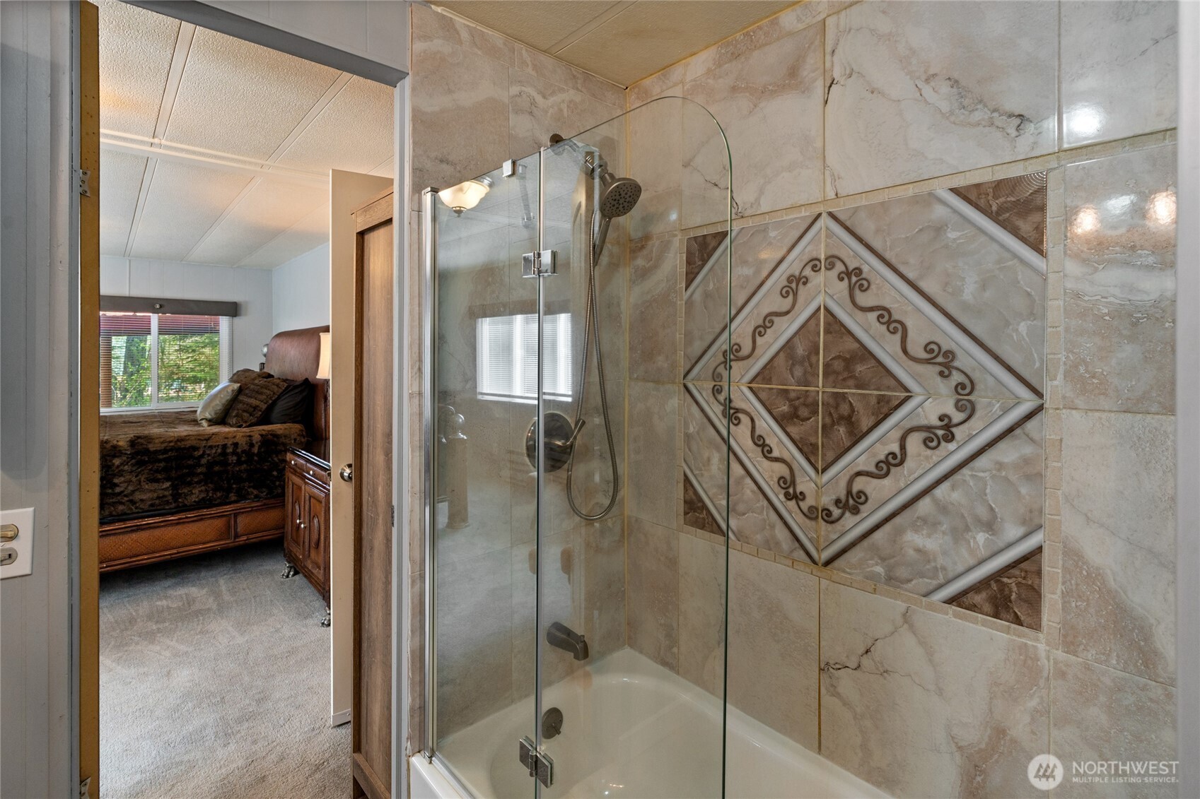 271 Skate Creek Road North Ashford, WA 98304 - Photo 14 of 40 a en suite bathroom with a shower and tub