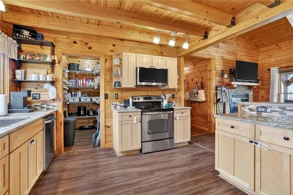 $519,950 | 3799 Indiana Road, Pomona, KS 66076