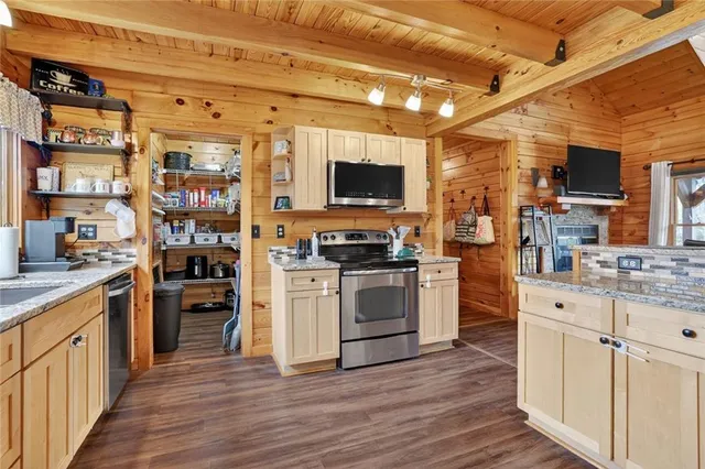 $539,950 | 3799 Indiana Road, Pomona, KS 66076