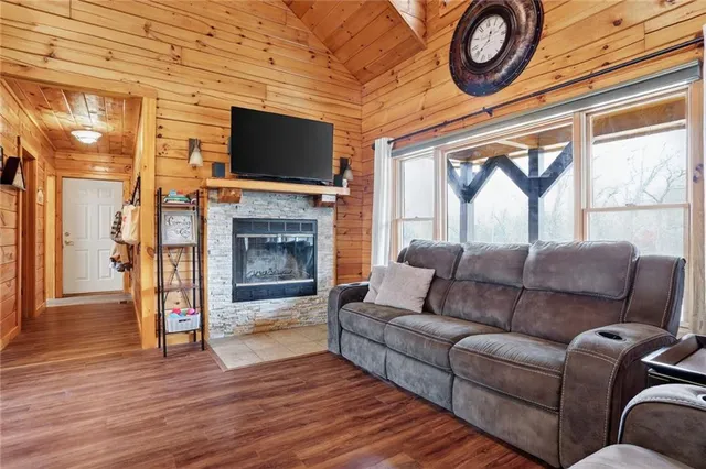 $539,950 | 3799 Indiana Road, Pomona, KS 66076