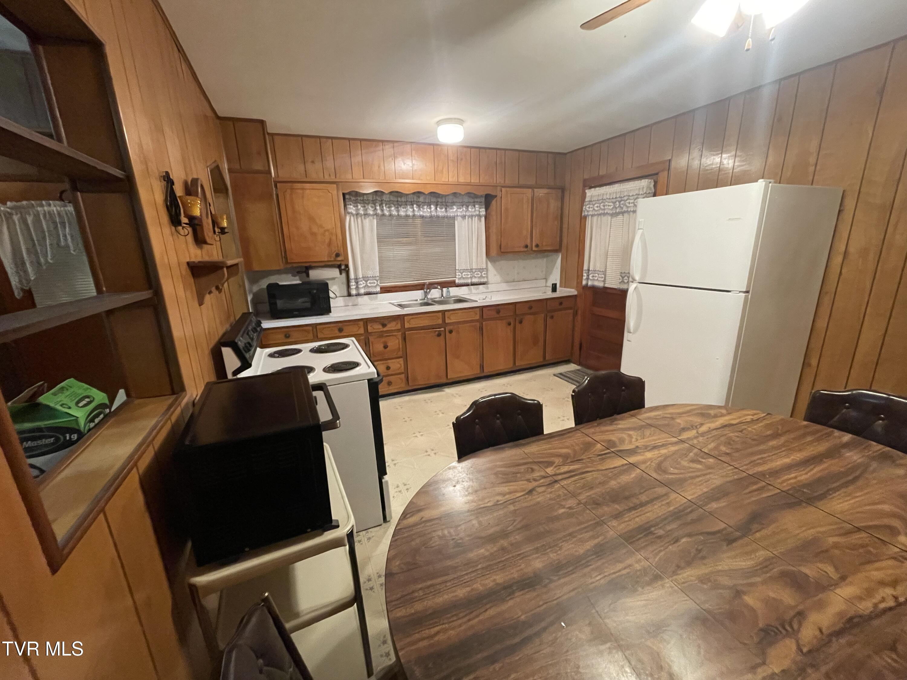 1139 Harrell Street Morristown, TN 37814 - Photo 13 of 18 IMG_9154