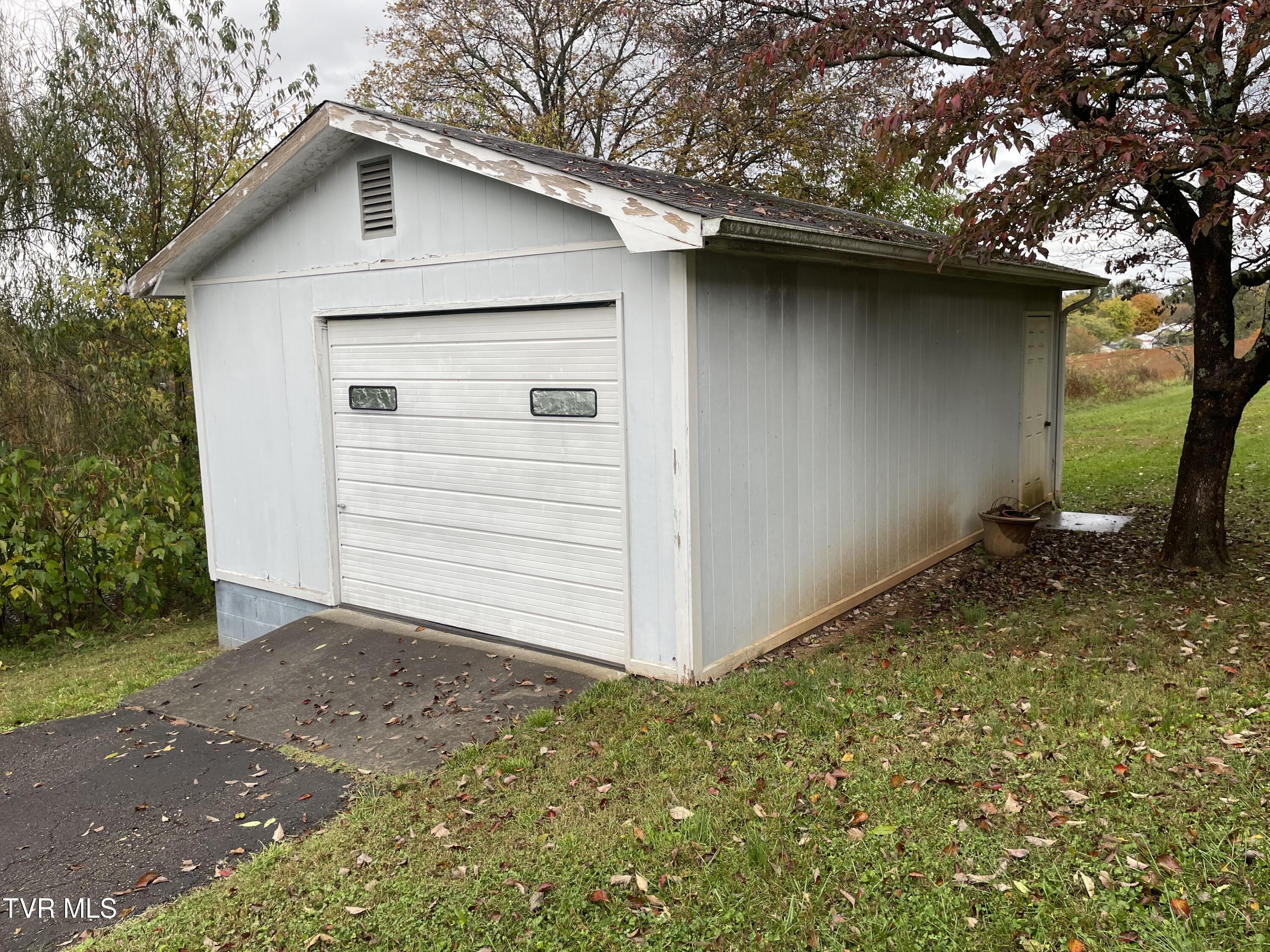 1139 Harrell Street Morristown, TN 37814 - Photo 5 of 18 IMG_8980