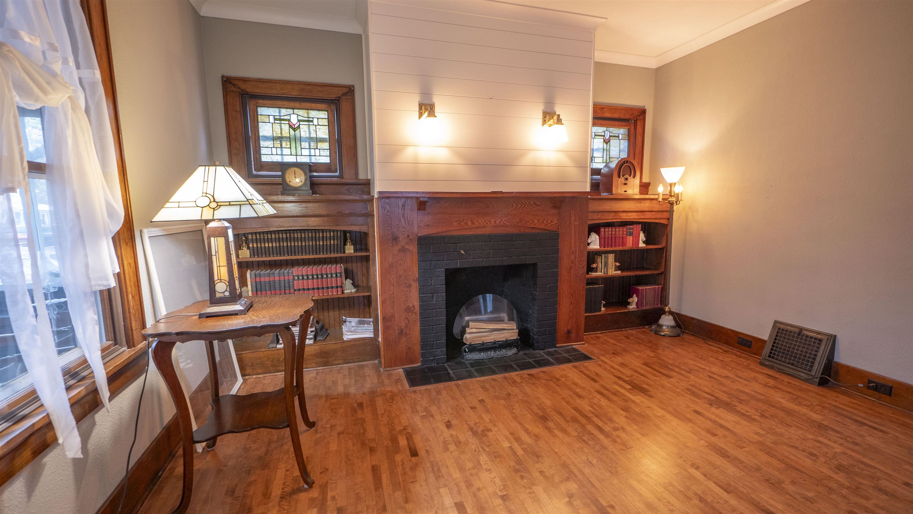 414 West Fulton Street Waupaca, WI 54981 - Photo 5 of 34