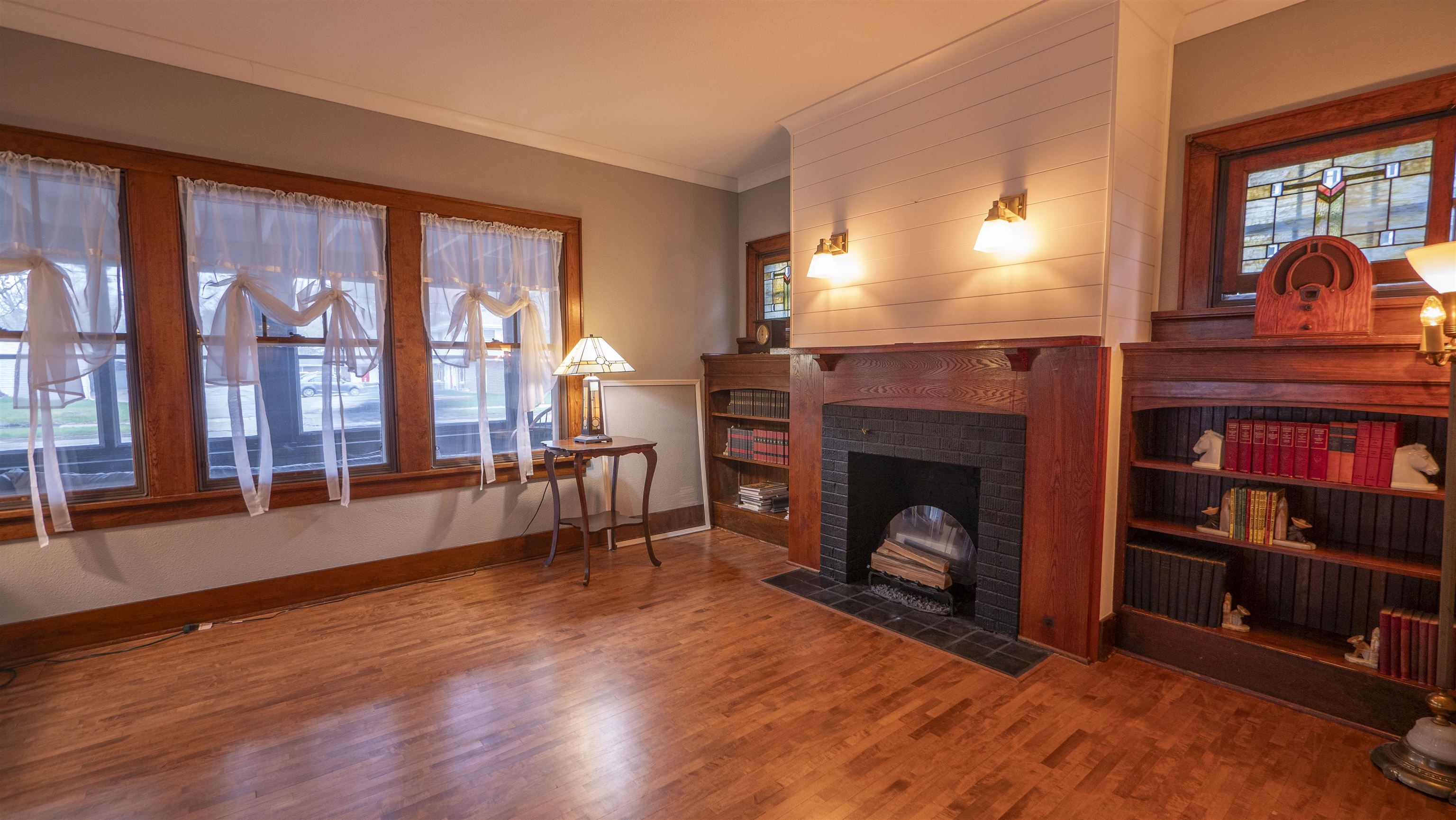 414 West Fulton Street Waupaca, WI 54981 - Photo 6 of 34