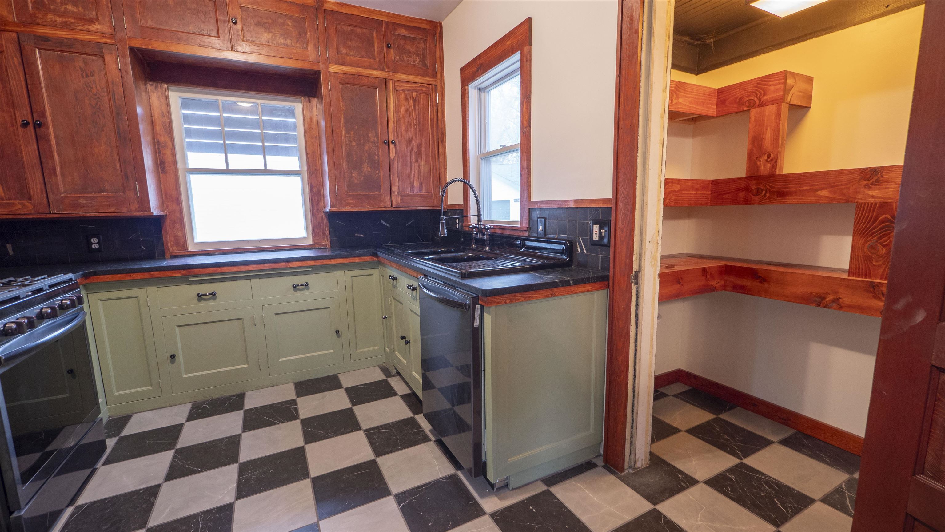 414 West Fulton Street Waupaca, WI 54981 - Photo 10 of 34