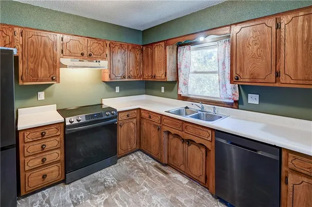 $215,000 | 942 Ridge Drive, Warrensburg, MO 64093