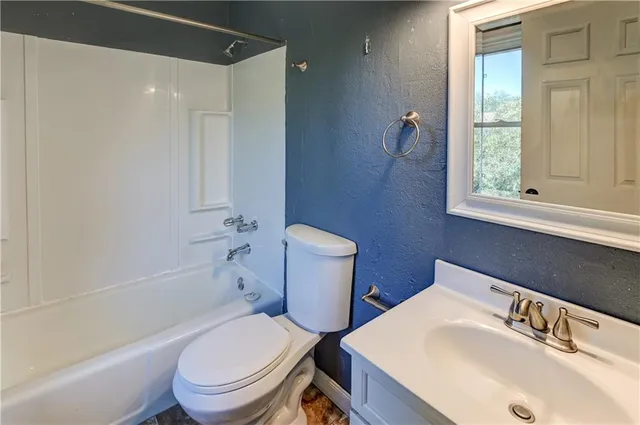 $215,000 | 942 Ridge Drive, Warrensburg, MO 64093