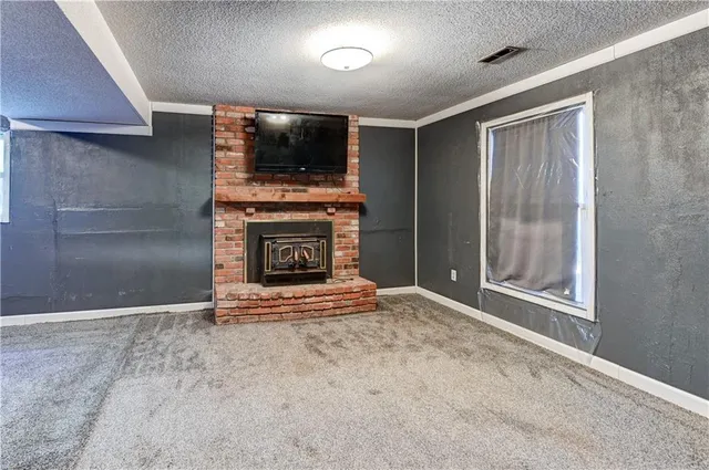 $215,000 | 942 Ridge Drive, Warrensburg, MO 64093