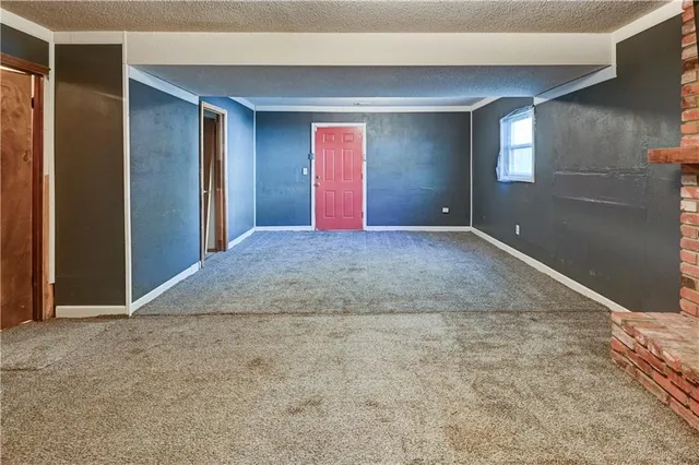 $215,000 | 942 Ridge Drive, Warrensburg, MO 64093