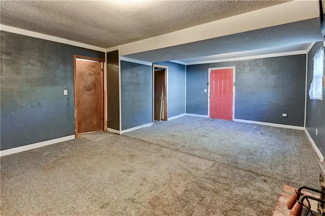 $215,000 | 942 Ridge Drive, Warrensburg, MO 64093