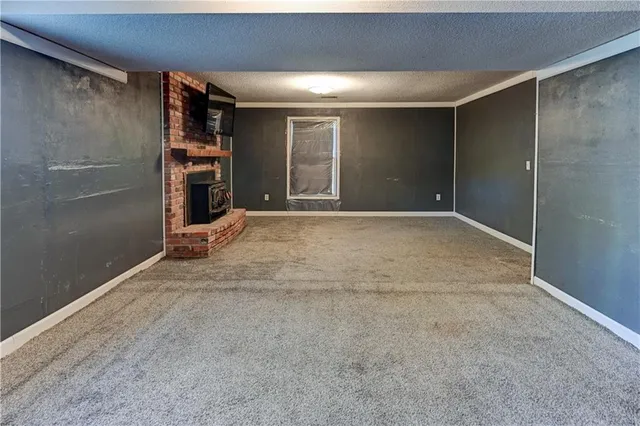 $215,000 | 942 Ridge Drive, Warrensburg, MO 64093