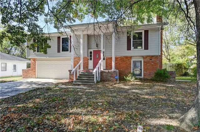 $215,000 | 942 Ridge Drive, Warrensburg, MO 64093