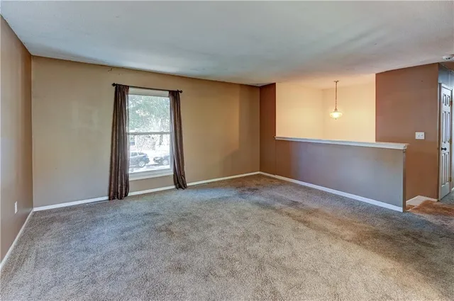 $215,000 | 942 Ridge Drive, Warrensburg, MO 64093