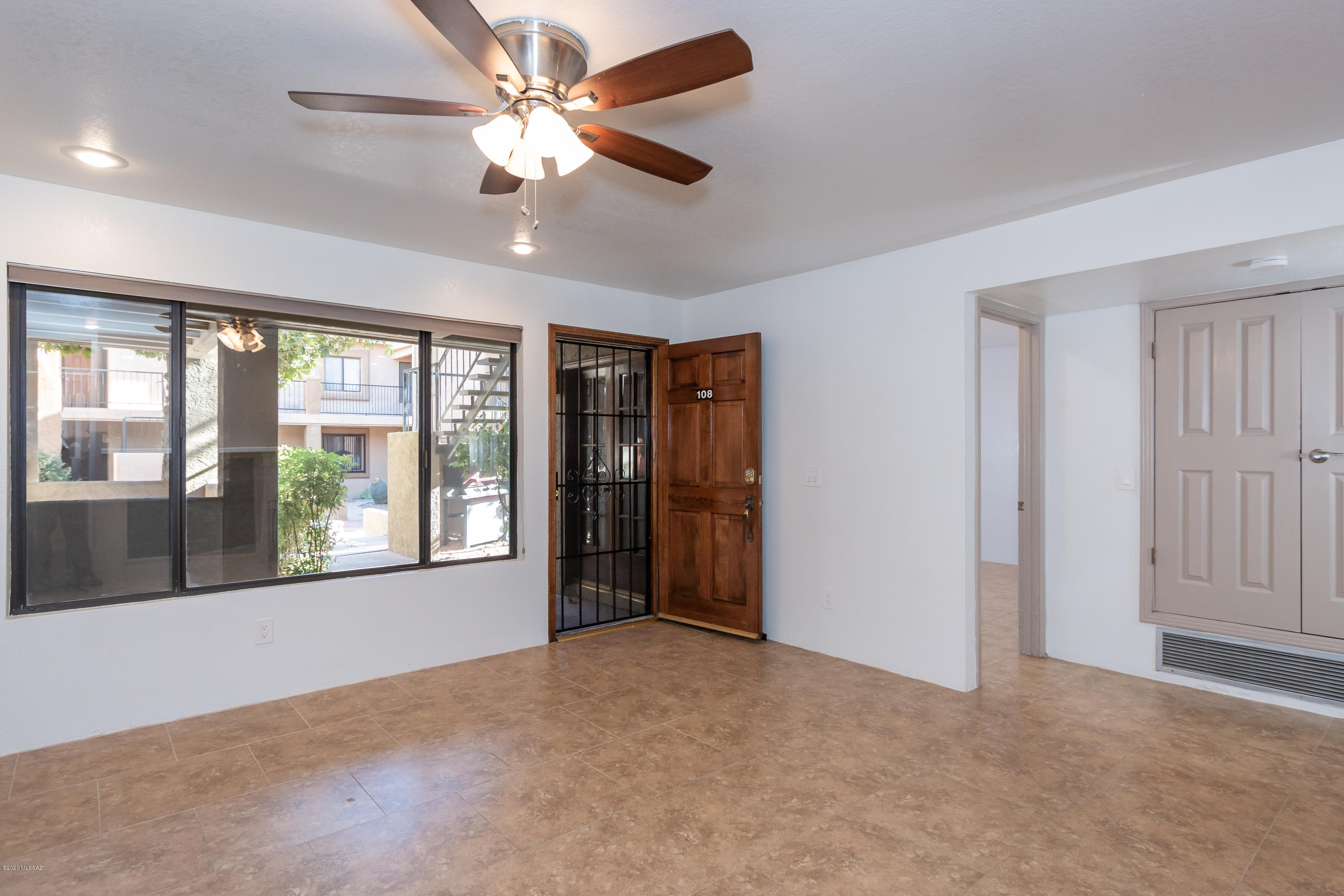 8255 North Oracle Road, Unit 108 Tucson, AZ 85704 - Photo 4 of 30 Gallery Image 4