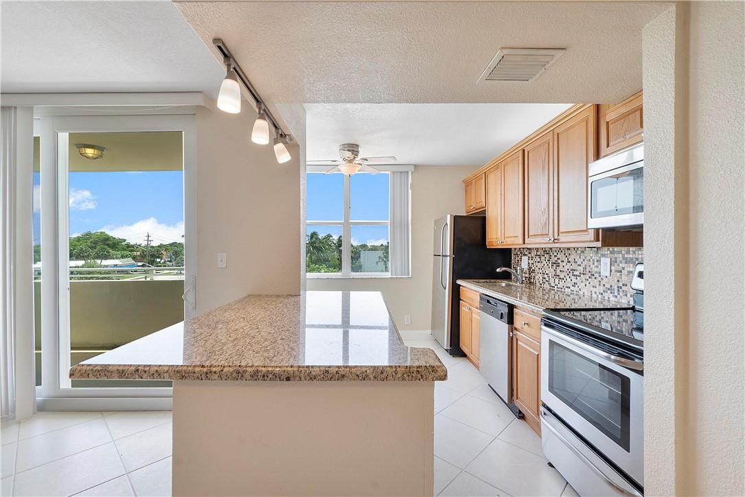 2639 North Riverside Drive, Unit 305 Pompano Beach, FL 33062 - Photo 5 of 20 Photo 5