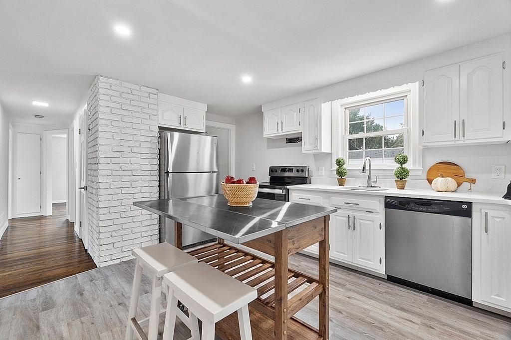 34 MacArthur Road Beverly, MA 01915 - Photo 3 of 36 Gallery Image 3