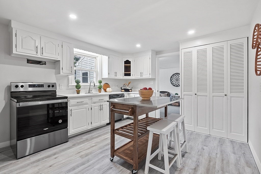 34 MacArthur Road Beverly, MA 01915 - Photo 4 of 36 Gallery Image 4