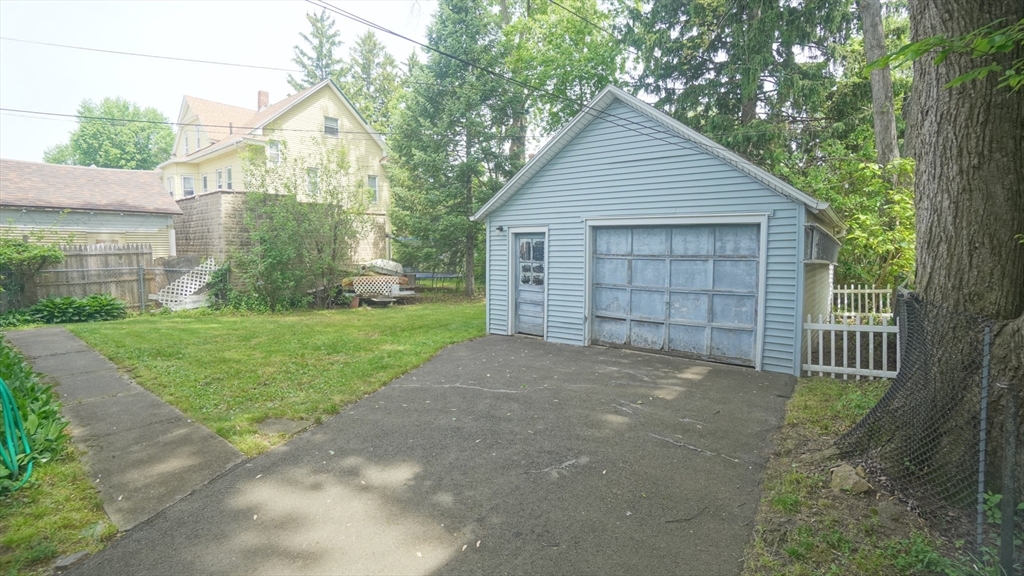 8 Vermont Street Springfield, MA 01108 - Photo 5 of 36 Gallery Image 5
